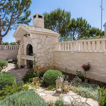 Luxury Loreta Apartment