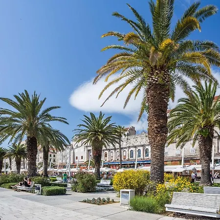 アパート Luxury Loreta スプリト